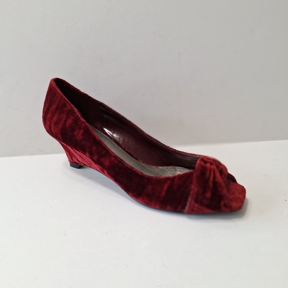 Apt. 9 Burgundy Classic Quiet Luxury Elegant Classy Velvet Peep Toe Wedges 6.5 - Picture 6 of 12
